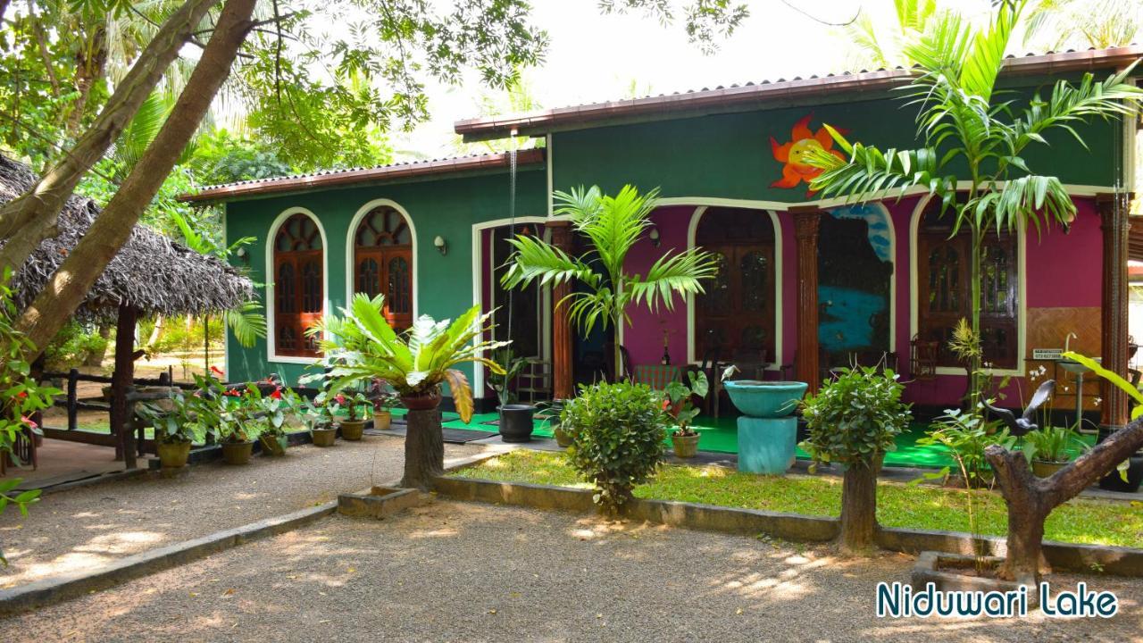 Niduwari Lake Homestay Dambulla Buitenkant foto