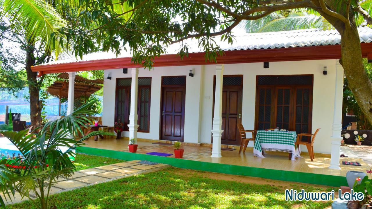 Niduwari Lake Homestay Dambulla Buitenkant foto