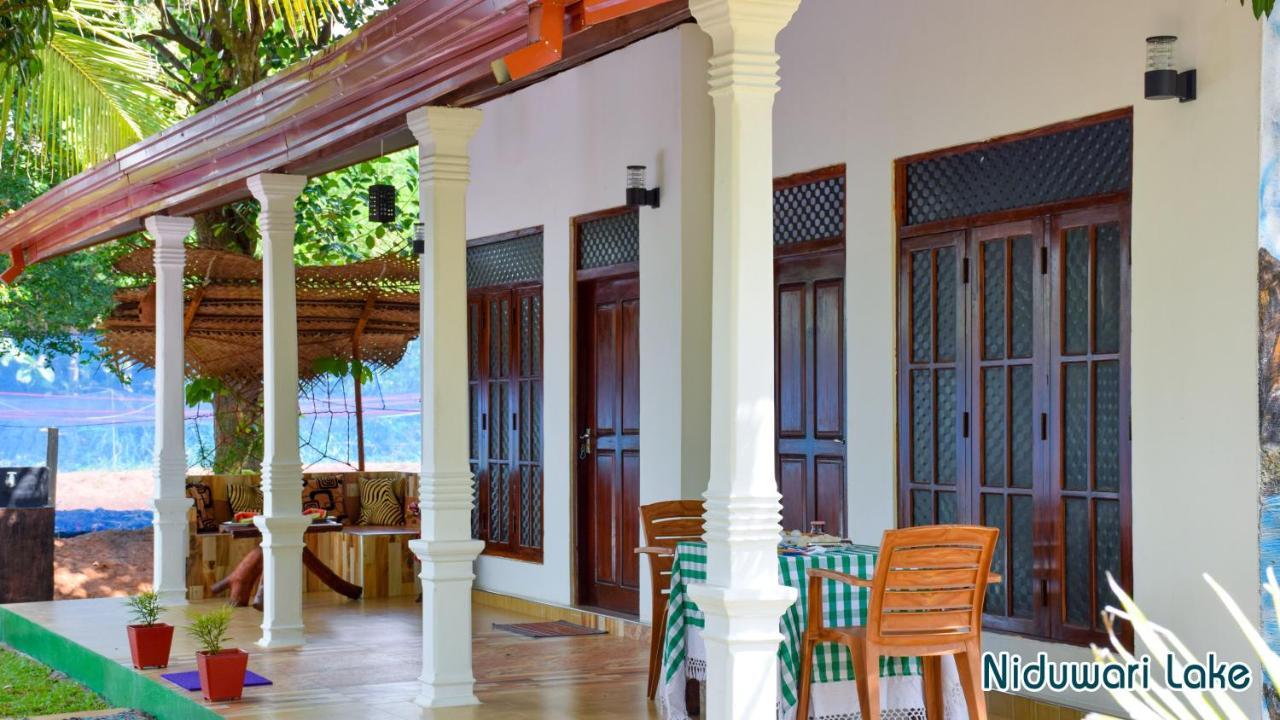 Niduwari Lake Homestay Dambulla Buitenkant foto