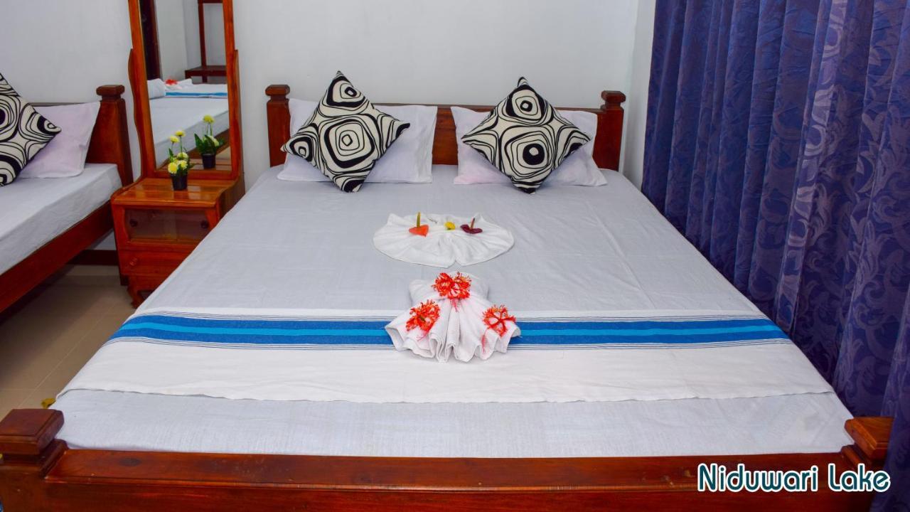 Niduwari Lake Homestay Dambulla Buitenkant foto