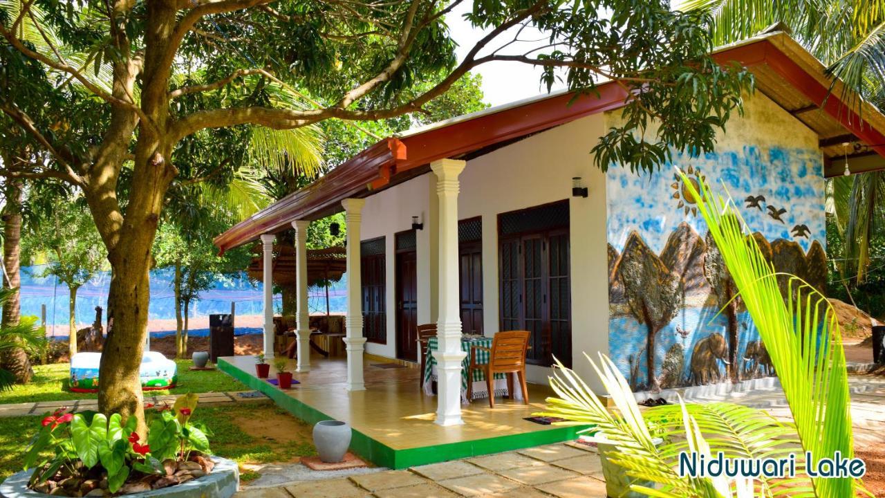 Niduwari Lake Homestay Dambulla Buitenkant foto